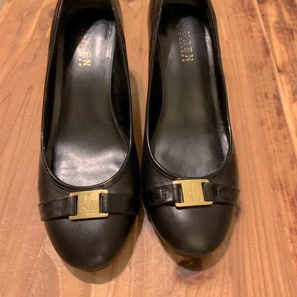 Lauren Ralph Lauren closed toe pumps